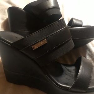 Black wedges